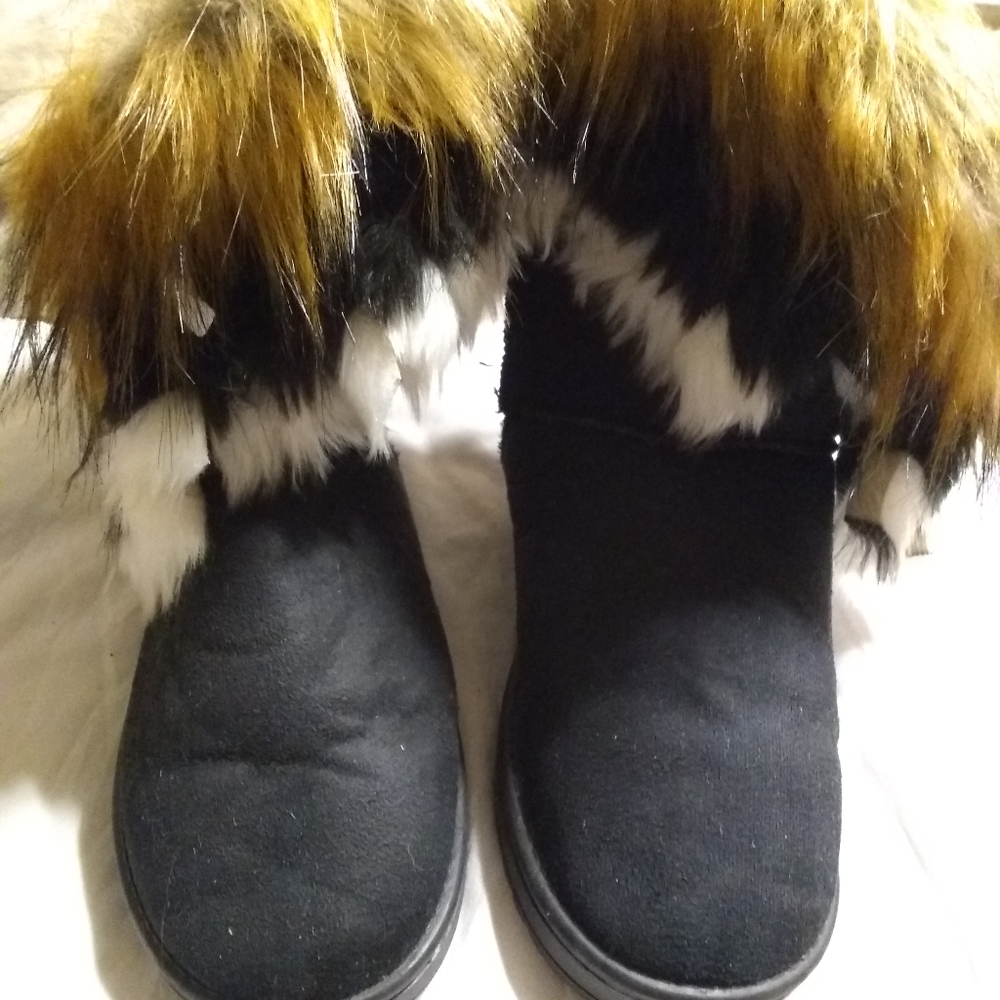Boots - Picture 3 of 9